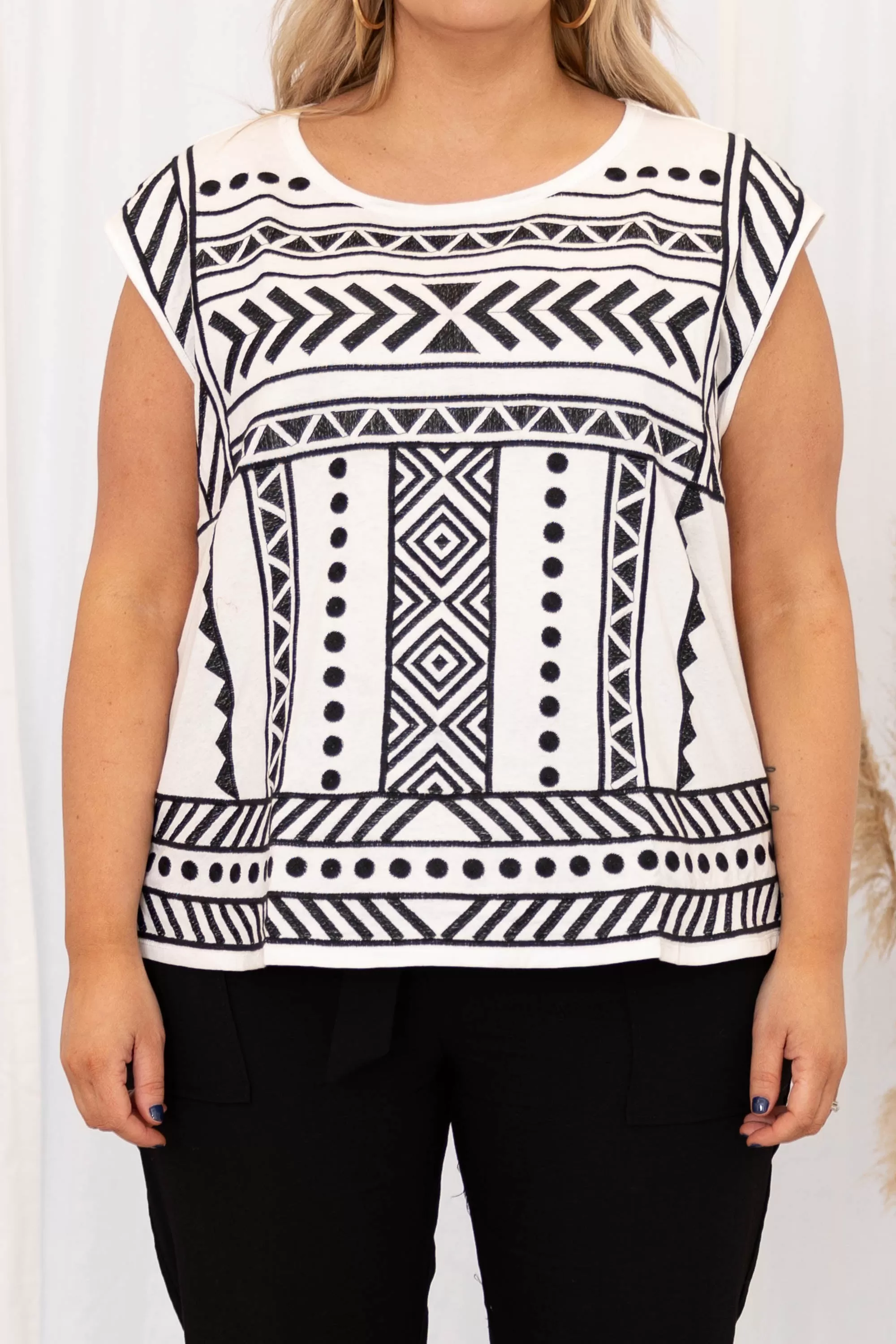 A Bit Confusing Top, Ivory-Black