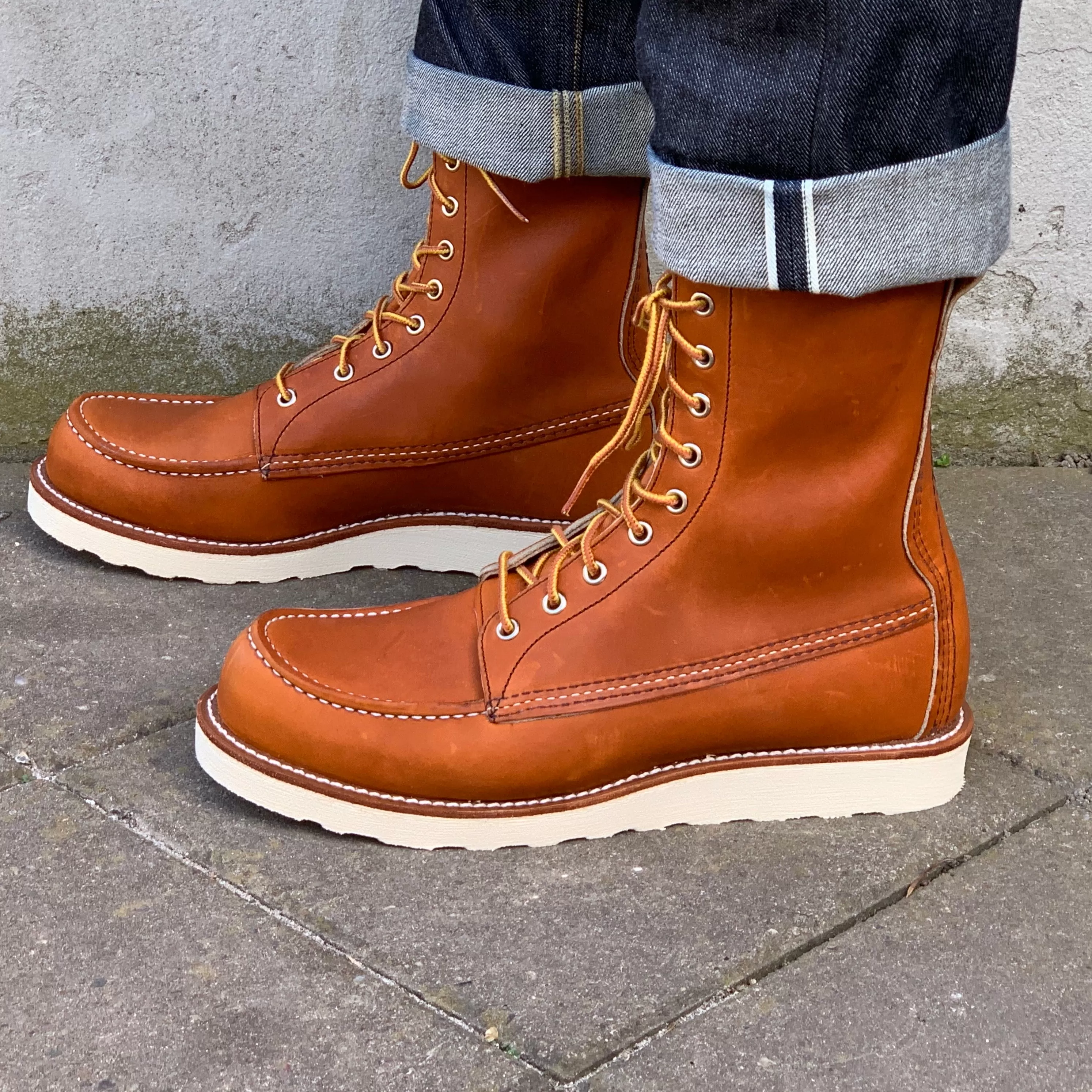 Red Wing - 877 - Classic Moc Toe (Oro Legacy)