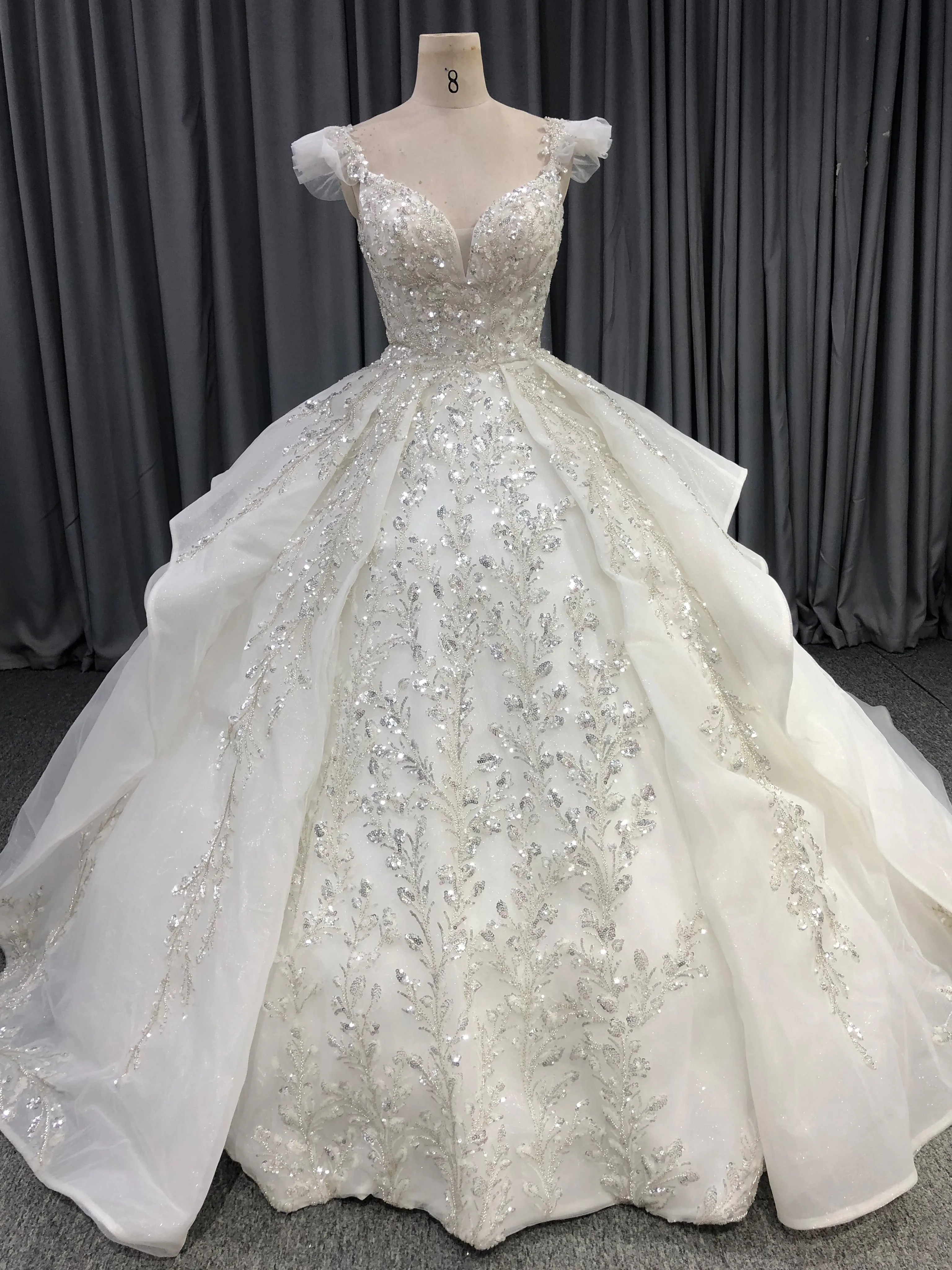 Robes de mariée à Manches Courtes en Organza Pailleté avec Traîne de Balayage