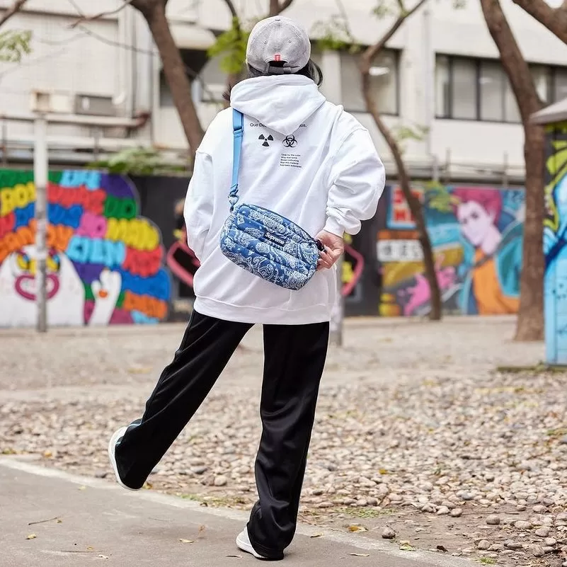 Supreme Puffer Side Bag Blue Paisley