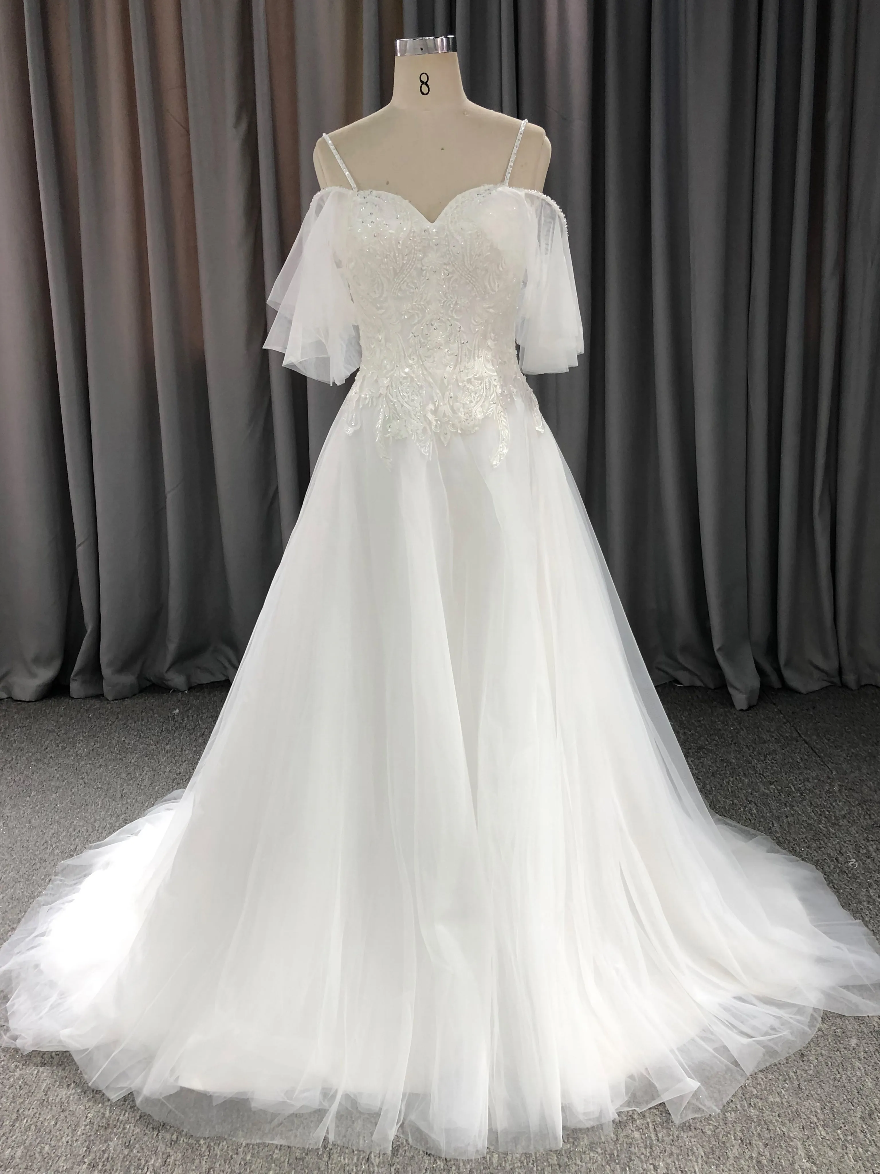 Trapèzes Bretelles Spaghetti Col Cœur Dentelle Tulle Robe de Mariée avec Traîne de Balayage